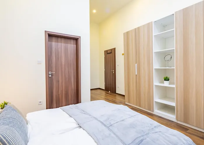 - New - Large Apartamento *